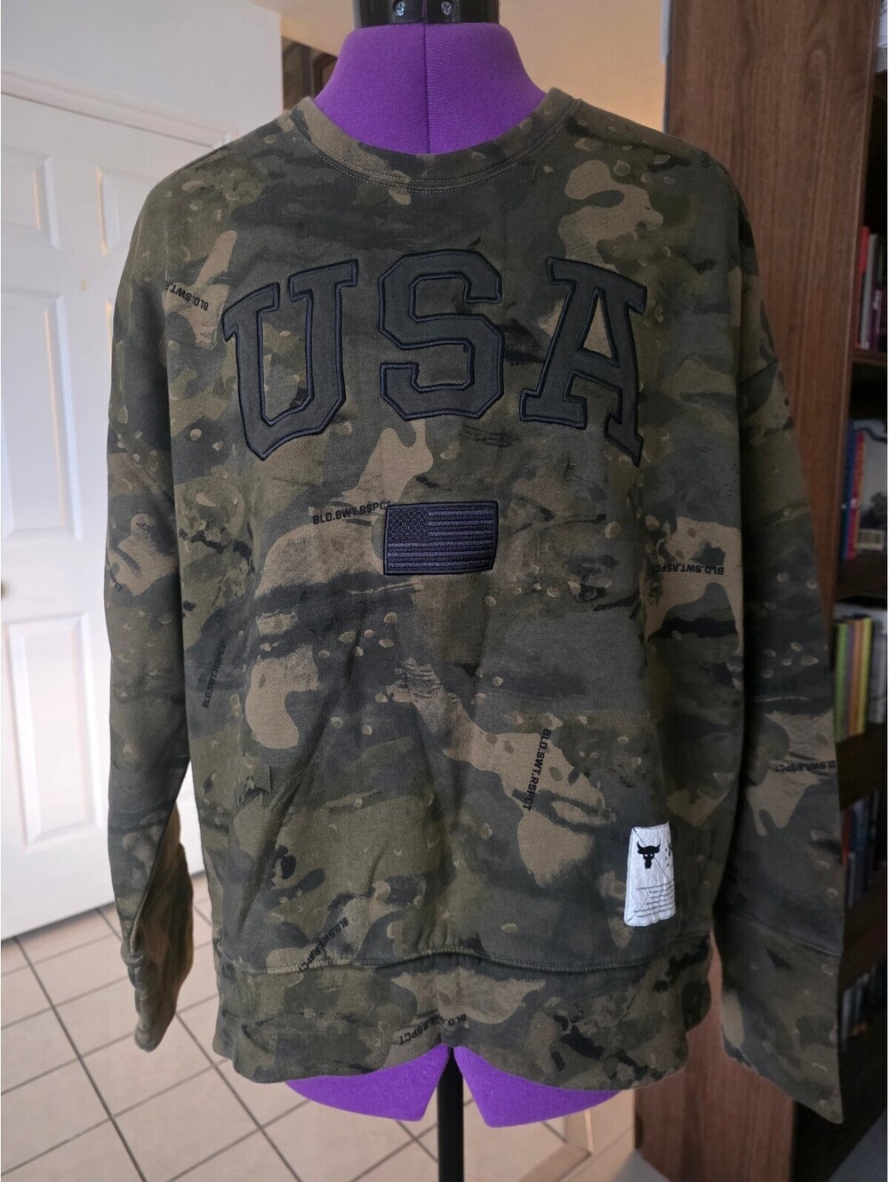 Mens Under Armour soze large crewneck sweatshirt Camo USA